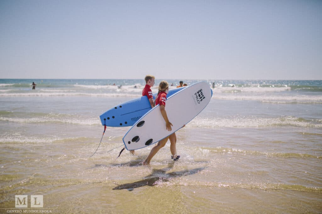 Surfing lessons in Cadiz, Spain