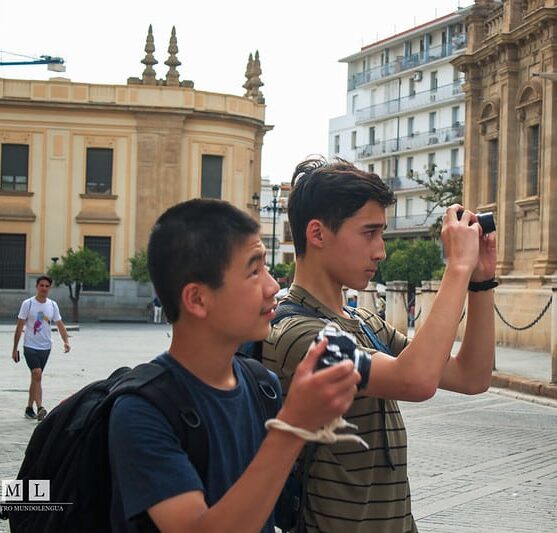 Middle school students at Sevilla's Cathedral