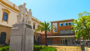 Entrada Principal - Detalles - Instalaciones de la escuela en Cádiz